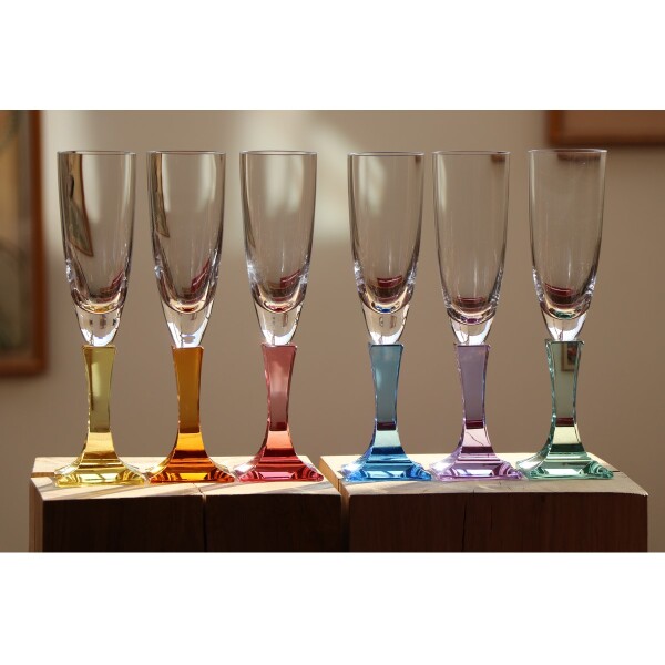 Moser_Lancelot_Champagne_glass_190ml_setof6colours_mood1