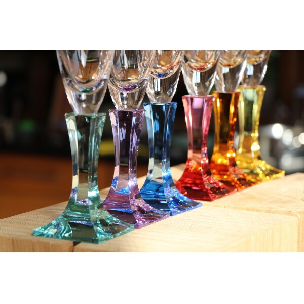 Moser_Lancelot_Champagne_glass_190ml_setof6colours_mood2